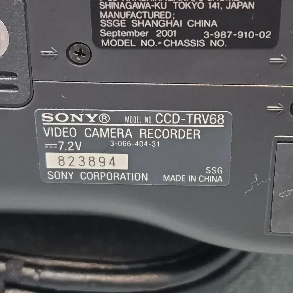 Sony CCD-TRV68 Handycam NTSC Video Hi8 Camcorder w Charger Bundle - Tested